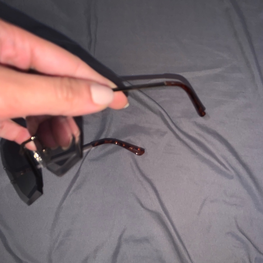 GREEN TINT SUNGLASSES - Picture 2 of 4